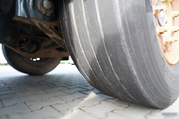 Fruehauf / KONTENER / KOFFER / ROLETA / BARDZO MOCNA PODŁOGA : SZYNA-DESKA zdjęcie 17