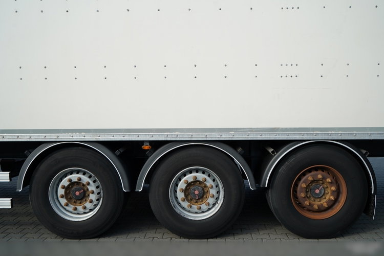 Fruehauf / KONTENER / KOFFER / ROLETA / BARDZO MOCNA PODŁOGA : SZYNA-DESKA zdjęcie 18