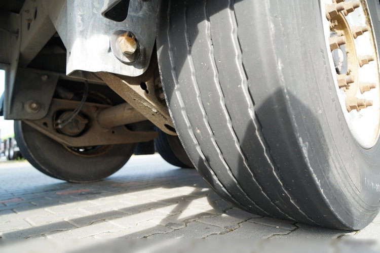 Fruehauf / KONTENER / KOFFER / OSIE SAF / 2 OSIE / ROLETA / MOCNA PODŁOGA: SZYNA DESKA zdjęcie 15