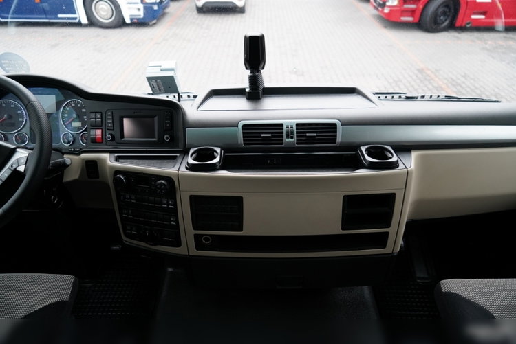 MAN TGX 18.470 / LOW DECK / MEGA / XXL / REGULOWANE SIODŁO / 2020 ROK / NAVI / SPROWADZONY / PO KONTRAKCIE SERWISOWYM zdjęcie 31