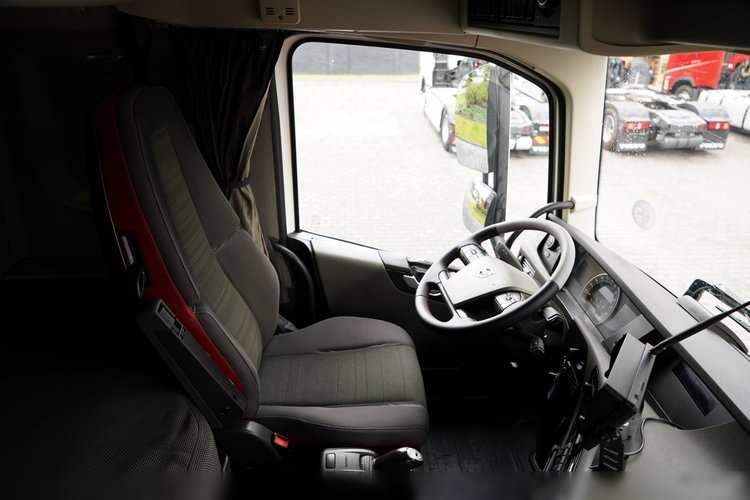 Volvo FH 460 / HYDRAULIKA / NISKA KABINA / SPROWADZONY / PO KONTRAKCIE SERWISOWYM zdjęcie 28