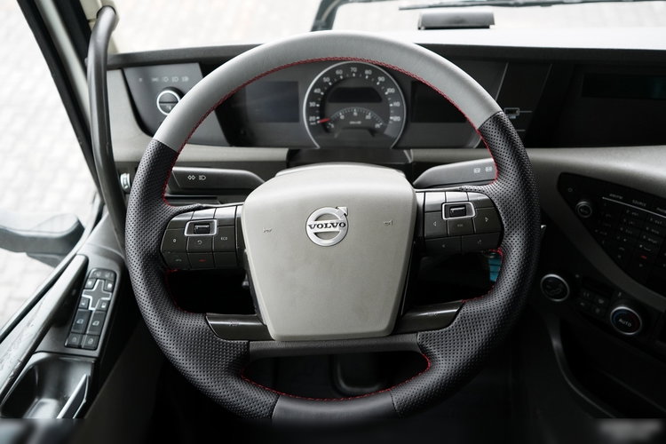 Volvo FH 460 / HYDRAULIKA / NISKA KABINA / SPROWADZONY / PO KONTRAKCIE SERWISOWYM zdjęcie 29