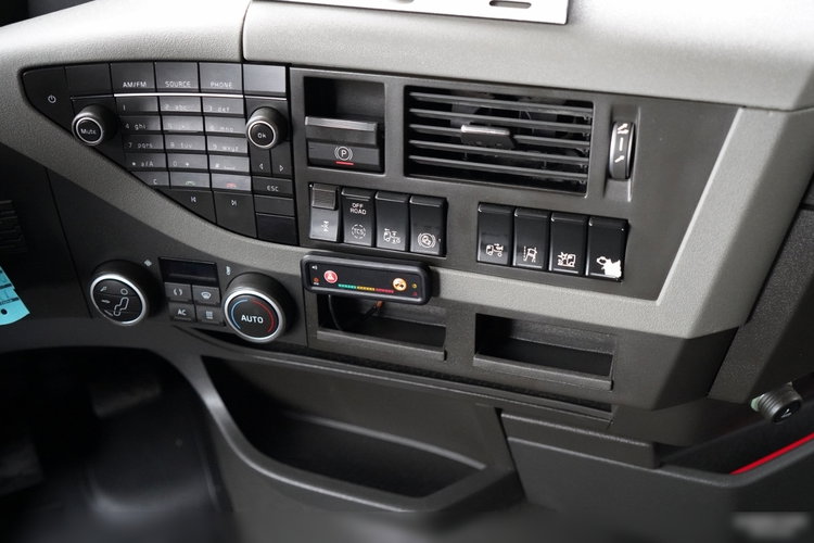 Volvo FH 460 / HYDRAULIKA / NISKA KABINA / SPROWADZONY / PO KONTRAKCIE SERWISOWYM zdjęcie 31