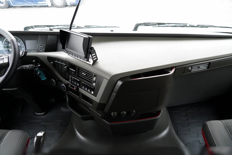 Volvo FH 460 / HYDRAULIKA / NISKA KABINA / SPROWADZONY / PO KONTRAKCIE SERWISOWYM zdjęcie 33