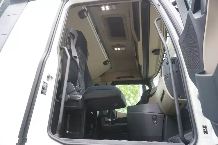 Mercedes-Benz Actros 2545 MP5 / Kabina BIG / BDF zdjęcie 28