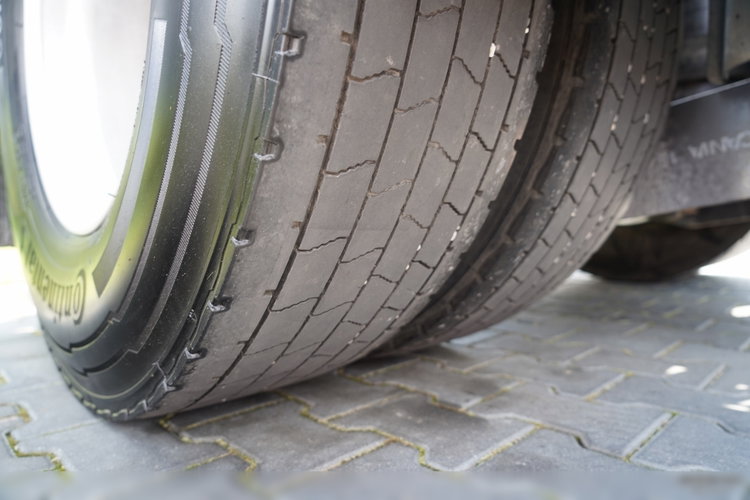 Scania R 450 / RETARDER /  PRZYSTAWKA PTO / KLIMA POSTOJOWA /  CAŁA NA PODUSZKACH / ALUFELGI  / SPROWADZONA / PO  KONTRAKCIE SERWISOWYM zdjęcie 20