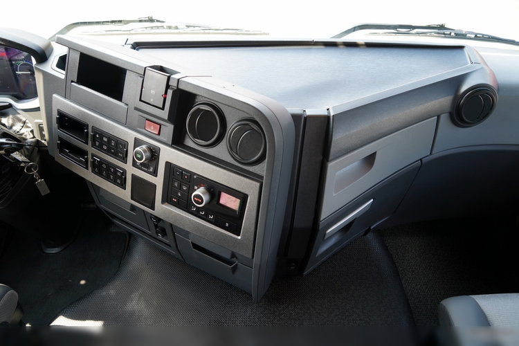 Renault T 440 / 13 LITROWY / HYDRAULIKA / RETARDER  / ALUFELGI/ SPROWADZONY / PO KONTRAKCIE SERWISOWYM zdjęcie 33