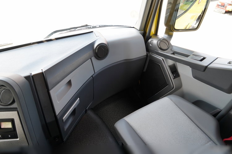 Renault T 440 / 13 LITROWY / HYDRAULIKA / RETARDER  / ALUFELGI/ SPROWADZONY / PO KONTRAKCIE SERWISOWYM zdjęcie 34