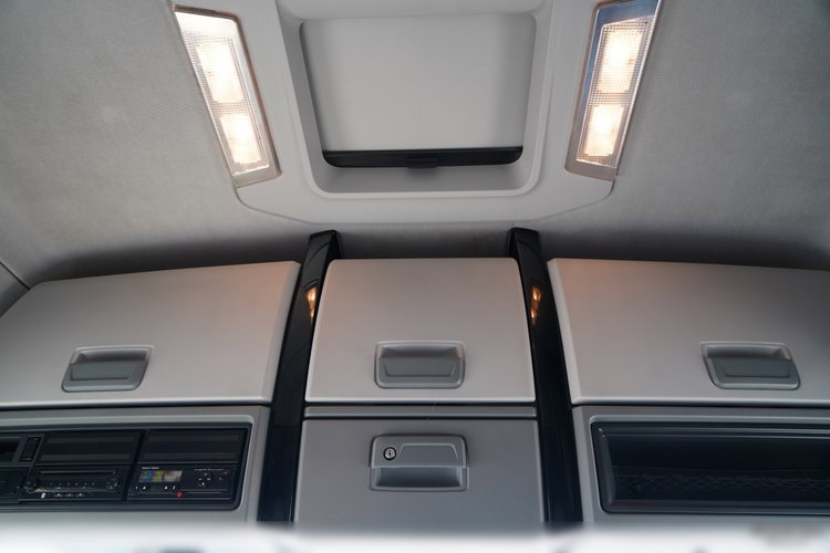 Renault T 440 / 13 LITROWY / HYDRAULIKA / RETARDER  / ALUFELGI/ SPROWADZONY / PO KONTRAKCIE SERWISOWYM zdjęcie 36