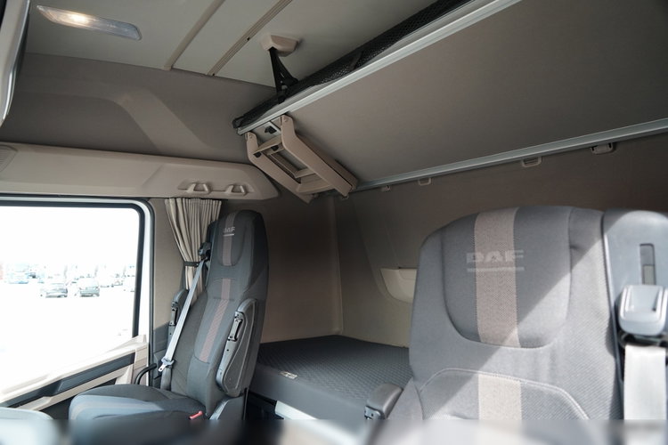 DAF XG 530 / RETARDER / CAŁY NA PODUSZKACH / KLIMA POSTOJOWA /  zdjęcie 28
