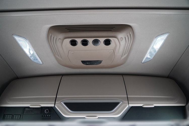 DAF XG 530 / RETARDER / CAŁY NA PODUSZKACH / KLIMA POSTOJOWA /  zdjęcie 39