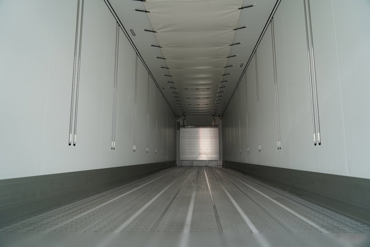 SCHMITZ  / CHŁODNIA / THERMO KING SLX 300 / DOPPELSTOCK / KOSZ NA PALETY /  OŚ PODNOSZONA / MAŁO UŻYWANA  zdjęcie 15