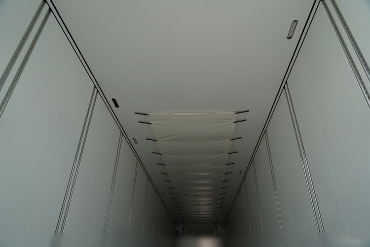 SCHMITZ  / CHŁODNIA / THERMO KING SLX 300 / DOPPELSTOCK / KOSZ NA PALETY /  OŚ PODNOSZONA / MAŁO UŻYWANA  zdjęcie 18