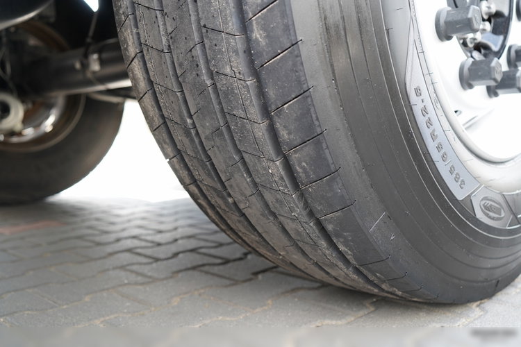 SCHMITZ  / CHŁODNIA / THERMO KING SLX 300 / DOPPELSTOCK / KOSZ NA PALETY /  OŚ PODNOSZONA / MAŁO UŻYWANA  zdjęcie 23