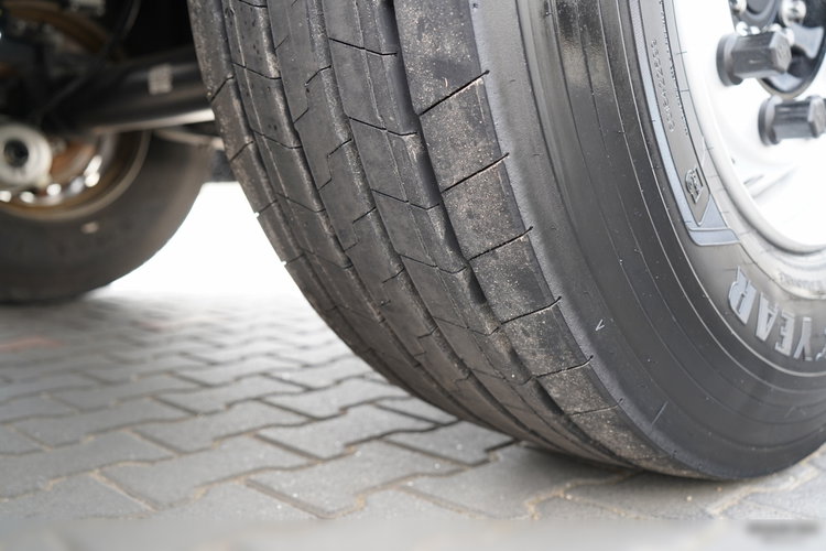 SCHMITZ  / CHŁODNIA / THERMO KING SLX 300 / DOPPELSTOCK / KOSZ NA PALETY /  OŚ PODNOSZONA / MAŁO UŻYWANA  zdjęcie 24