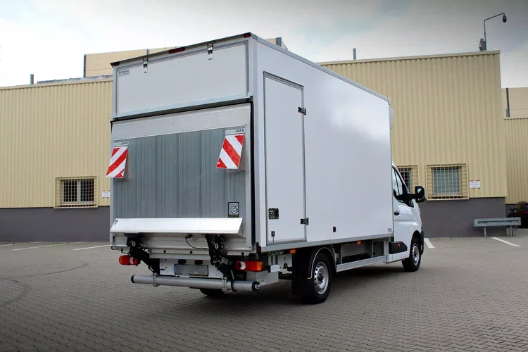 Renault Master kontener 9eup + winda BAR 750kg zdjęcie 11
