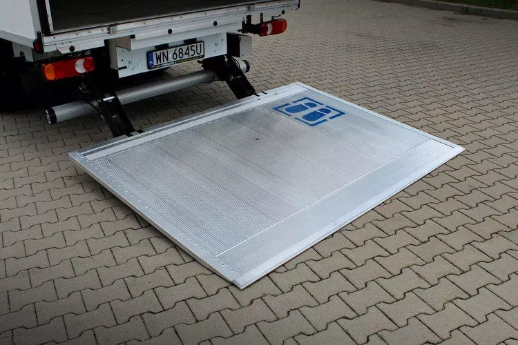 Renault Master kontener 9eup + winda BAR 750kg zdjęcie 35