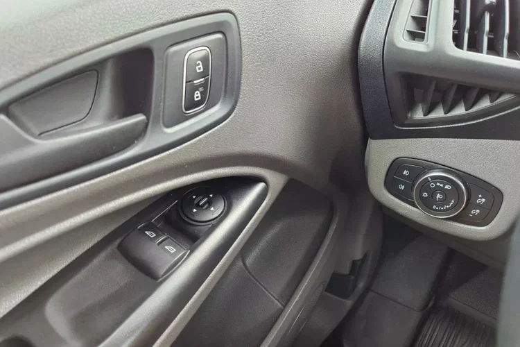 Ford transit-connect L2H1 39999zł NETTO Zabudowa warsztatowa 1.5 TdCi/120KM zdjęcie 19