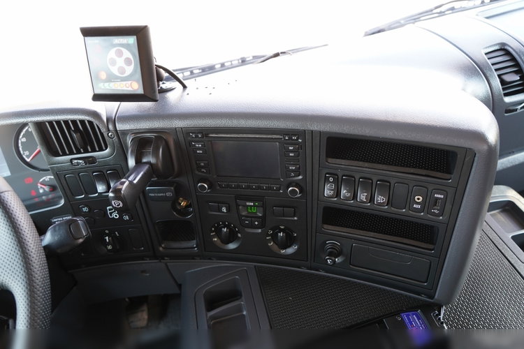 Scania P 280 / 4X2 / SIŁOWNIK DO WYWROTU / + HDS HMF 635 / UDŹWIG 1 500 KG / MAX WYSÓW 7 M / STEROWANIE RADIOWE / EURO 6 zdjęcie 39