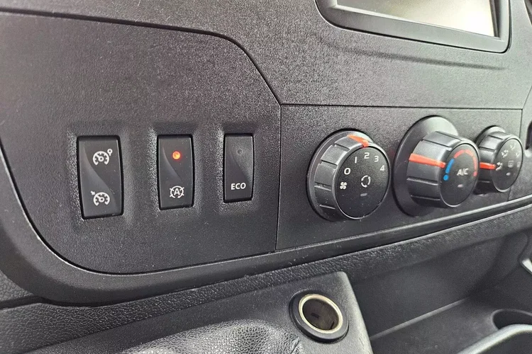Renault Master Kontener 8 ePAL 69999zł NETTO 2.3 dCi/170KM zdjęcie 30
