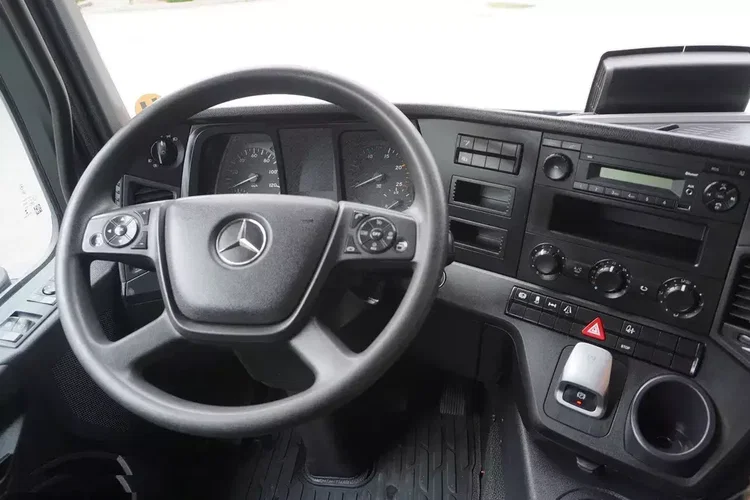 Mercedes Actros 1833 / 260 tys. km zdjęcie 16