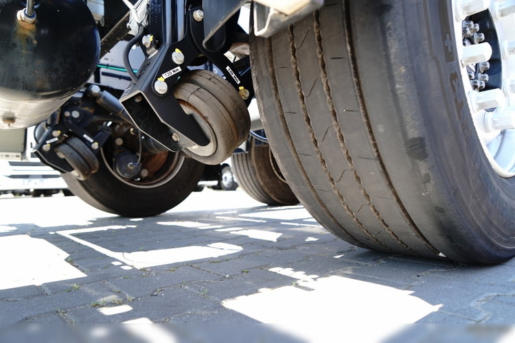 Krone / NACZEPA PODKONTENEROWA / MAŁO UŻYWANA / UNIWERSALNA / 2023 ROK / ROZSUWANY TYŁ / DO WSZYSTKICH KONTENERÓW / OŚ PODNOSZONA zdjęcie 20