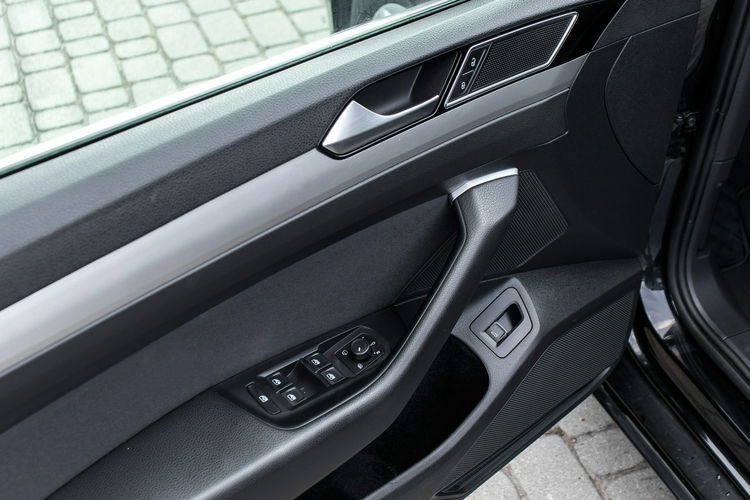 Volkswagen Passat 2.0_Diesel_150KM_188 tyś. km zdjęcie 15