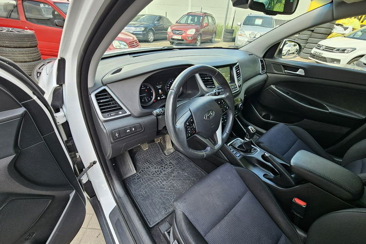 Hyundai Tucson Nawigacja,  kamera,  grzane fotele i kierownica,  serwis zdjęcie 16