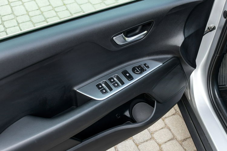 Kia Stonic 1.0_Benzyna_Hybryda_120KM_25 tyś. km zdjęcie 13