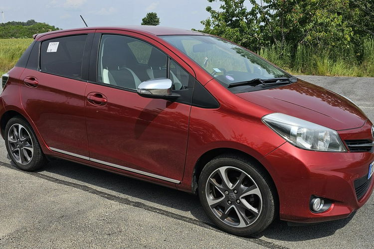 Toyota Yaris Bezwypadkowy 1.3 99KM przebieg 90.0000km zdjęcie 1