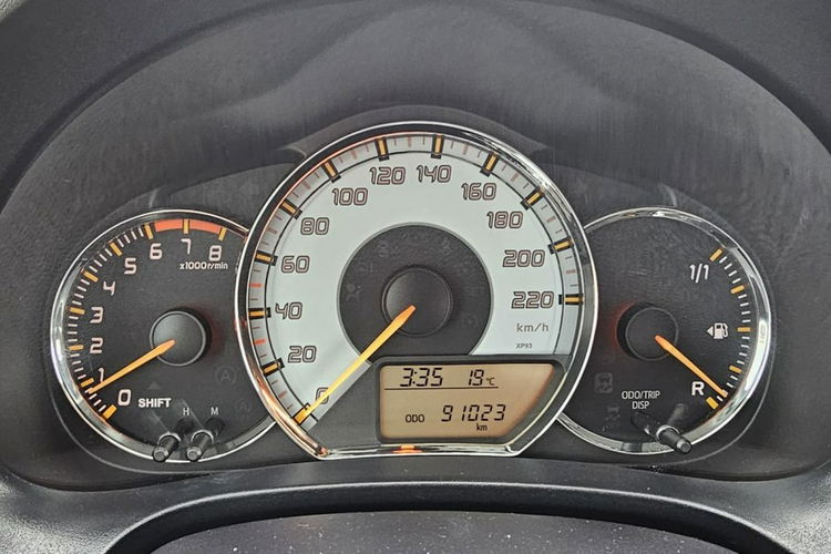 Toyota Yaris Bezwypadkowy 1.3 99KM przebieg 90.0000km zdjęcie 11