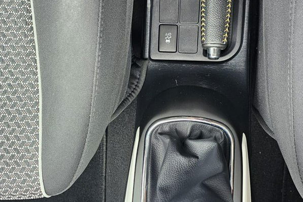 Toyota Yaris Bezwypadkowy 1.3 99KM przebieg 90.0000km zdjęcie 13