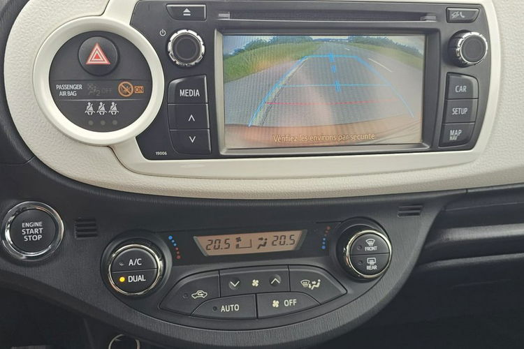 Toyota Yaris Bezwypadkowy 1.3 99KM przebieg 90.0000km zdjęcie 14