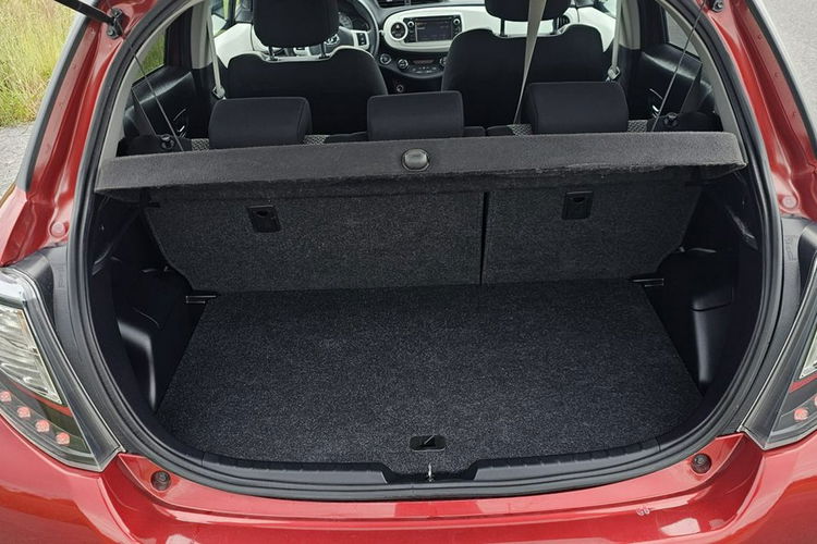 Toyota Yaris Bezwypadkowy 1.3 99KM przebieg 90.0000km zdjęcie 17
