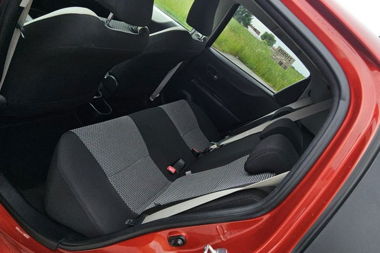 Toyota Yaris Bezwypadkowy 1.3 99KM przebieg 90.0000km zdjęcie 18