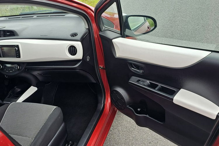 Toyota Yaris Bezwypadkowy 1.3 99KM przebieg 90.0000km zdjęcie 20