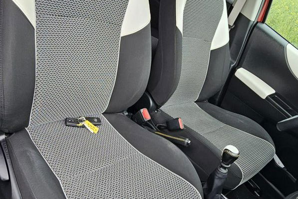 Toyota Yaris Bezwypadkowy 1.3 99KM przebieg 90.0000km zdjęcie 22