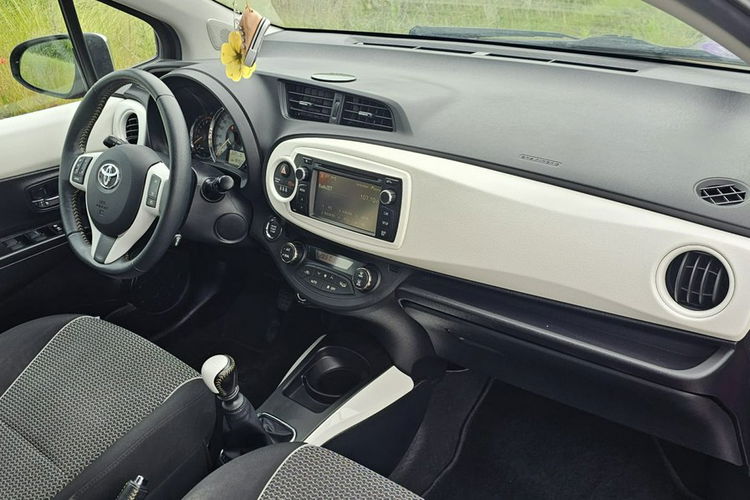 Toyota Yaris Bezwypadkowy 1.3 99KM przebieg 90.0000km zdjęcie 23