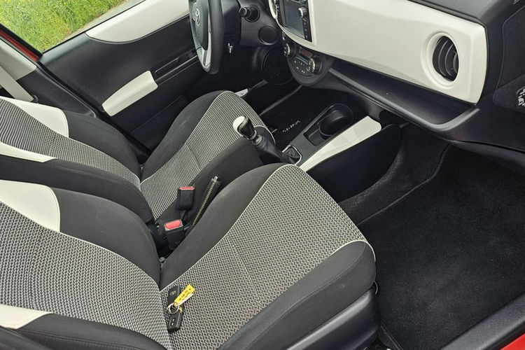 Toyota Yaris Bezwypadkowy 1.3 99KM przebieg 90.0000km zdjęcie 24