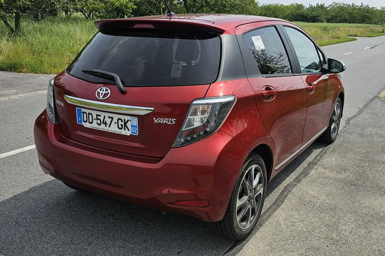 Toyota Yaris Bezwypadkowy 1.3 99KM przebieg 90.0000km zdjęcie 4