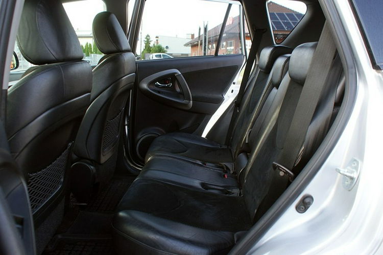 Toyota RAV-4 zdjęcie 14