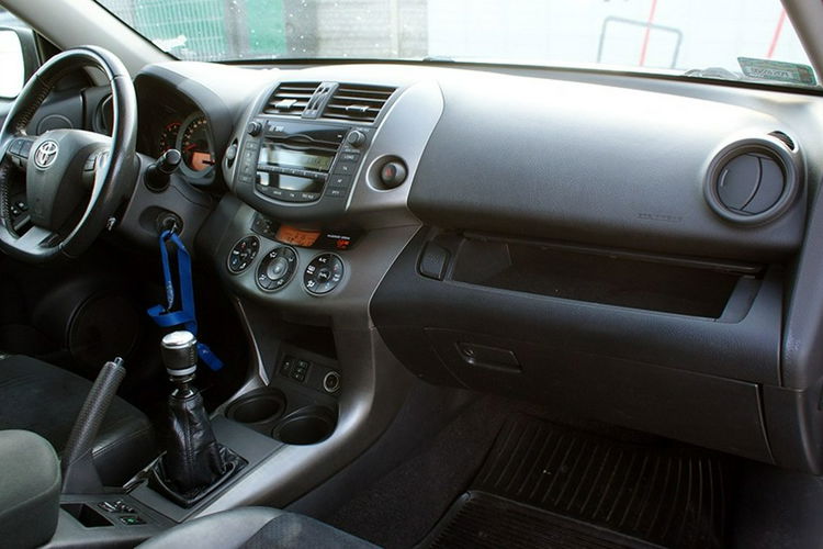 Toyota RAV-4 zdjęcie 17
