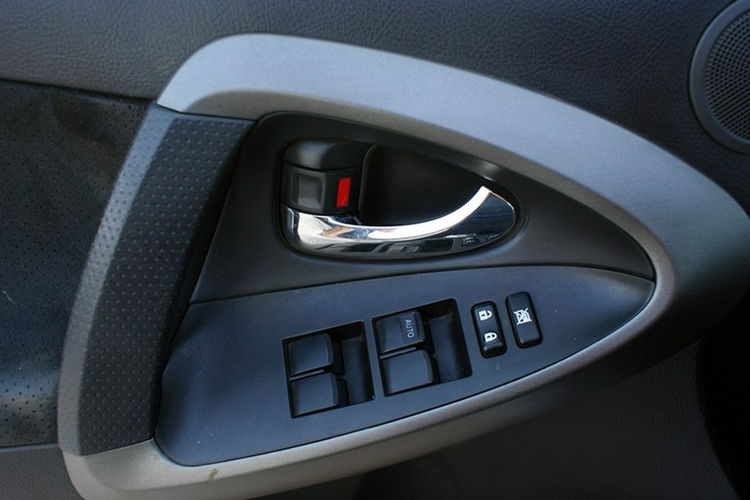 Toyota RAV-4 zdjęcie 18