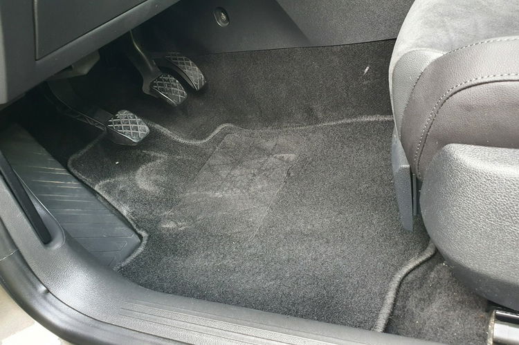 Seat Leon ST # 1.6 TDI # Navi # Climatronic # Skóra # Alkantara # zdjęcie 14