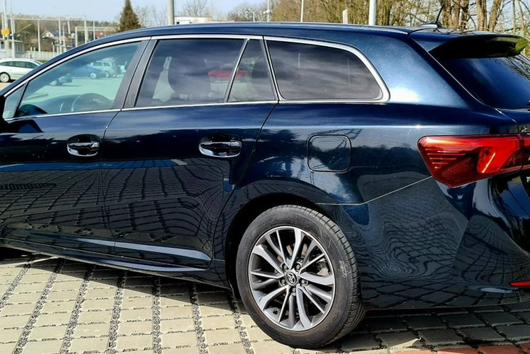 Toyota Avensis 1.6 D4D Touring Sport Executive zdjęcie 10