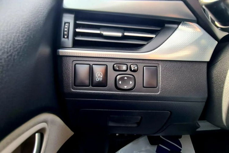 Toyota Avensis 1.6 D4D Touring Sport Executive zdjęcie 35