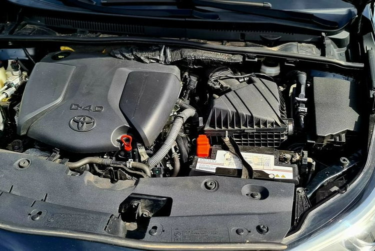 Toyota Avensis 1.6 D4D Touring Sport Executive zdjęcie 39