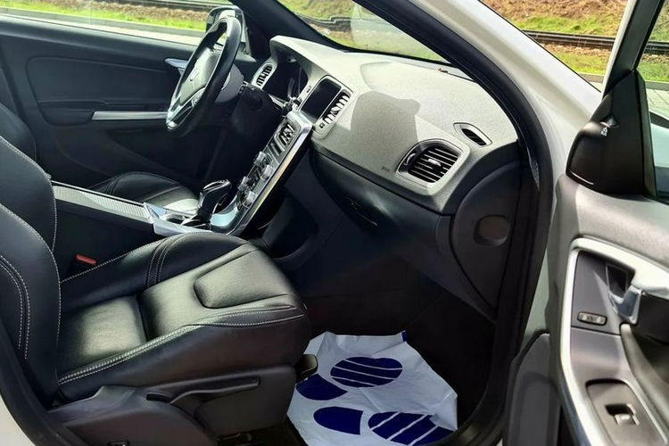 Volvo V60 POLAR+DYNAMIC GEARTRONIC , Full , Skóra, Kamera , Blis, Szyber dach, VAT23% zdjęcie 23