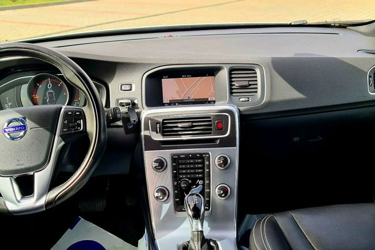 Volvo V60 POLAR+DYNAMIC GEARTRONIC , Full , Skóra, Kamera , Blis, Szyber dach, VAT23% zdjęcie 30