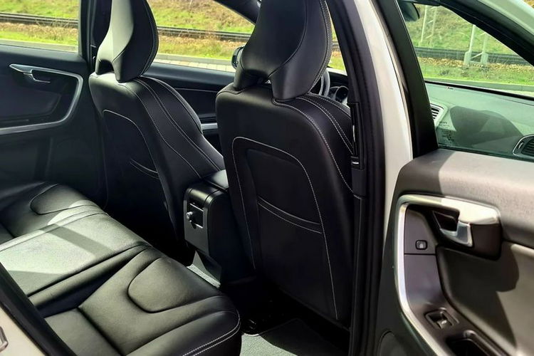 Volvo V60 POLAR+DYNAMIC GEARTRONIC , Full , Skóra, Kamera , Blis, Szyber dach, VAT23% zdjęcie 33